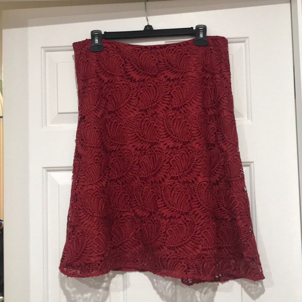 Women’s maroon lacy skirt by Loft